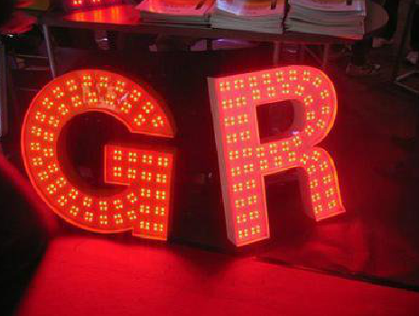 来凤LED发光字常见的安装误区。